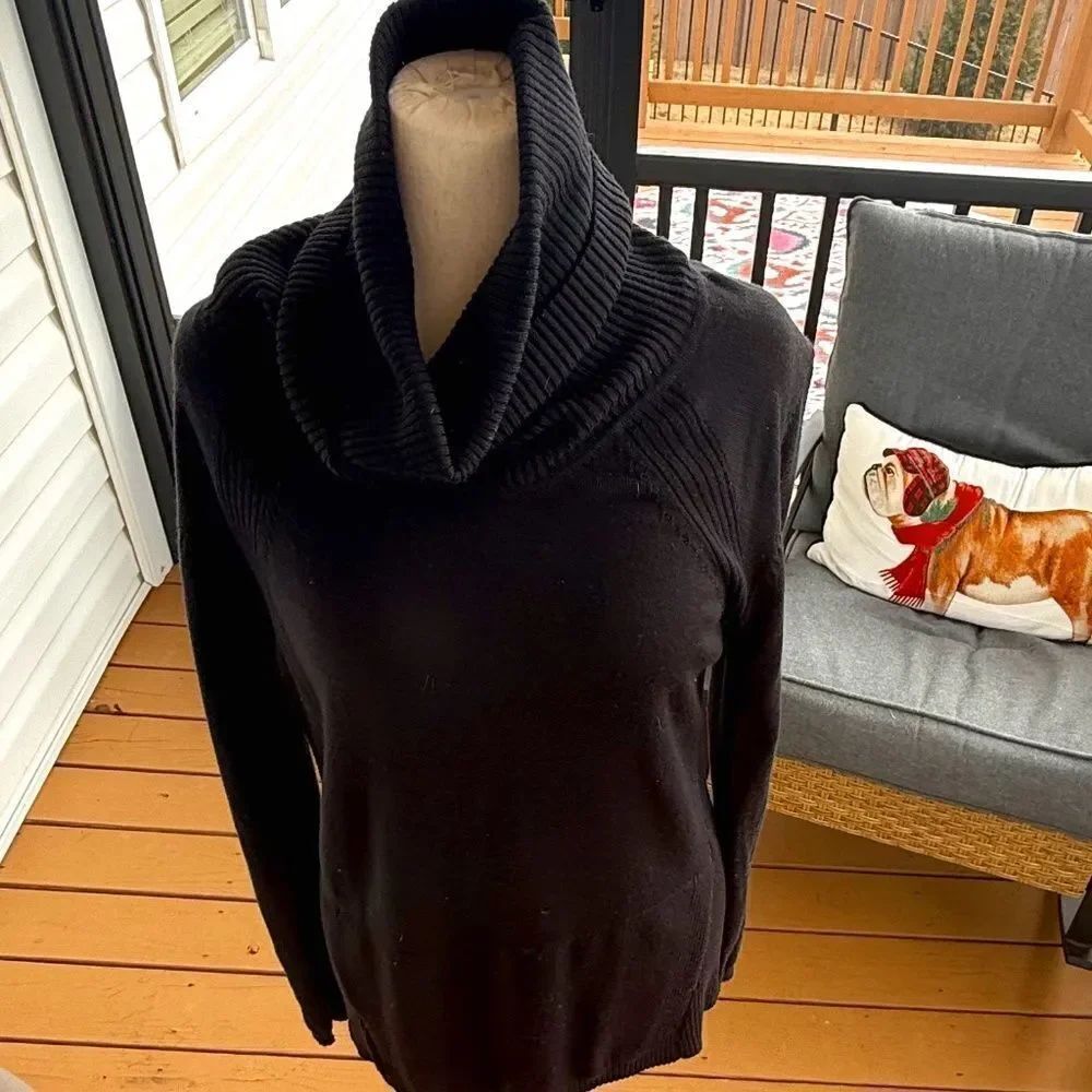 LULULEMON RIBBED TURTLE NECK SWEATER